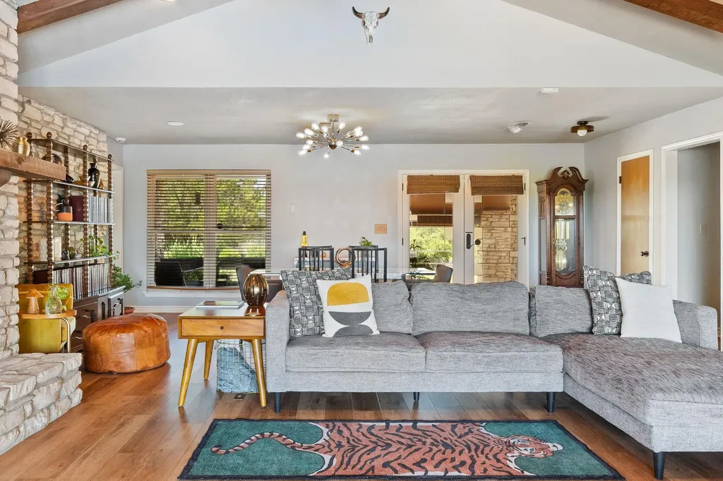 21206 National Drive Lago Vista TX 78645