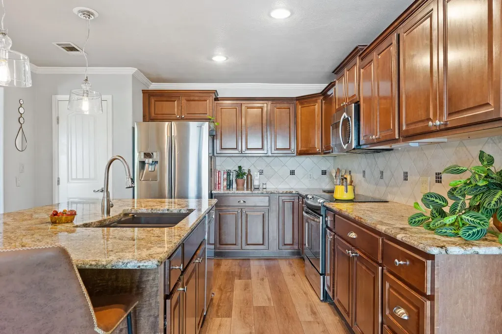 21206 National Drive Lago Vista TX 78645