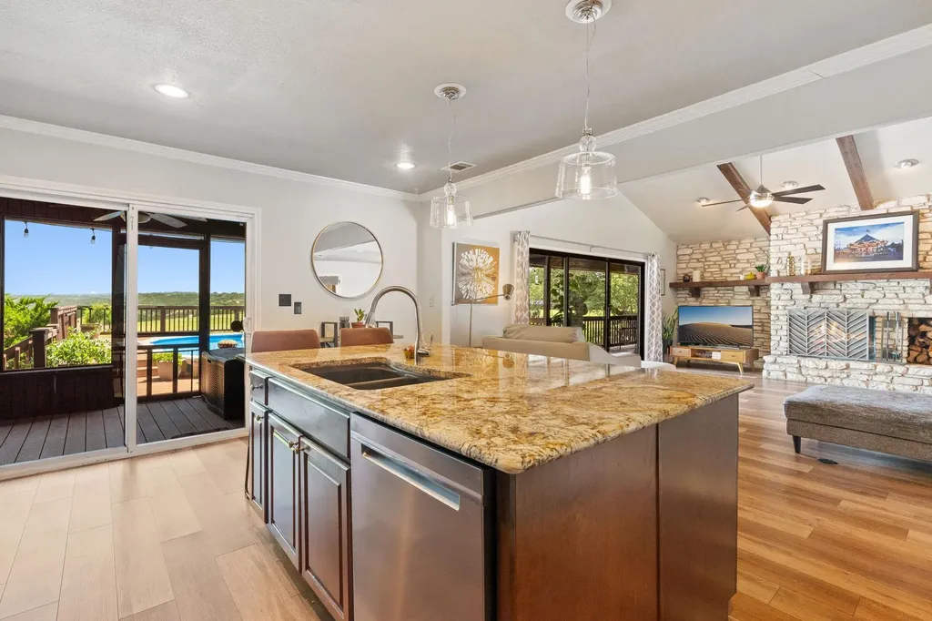 21206 National Drive Lago Vista TX 78645