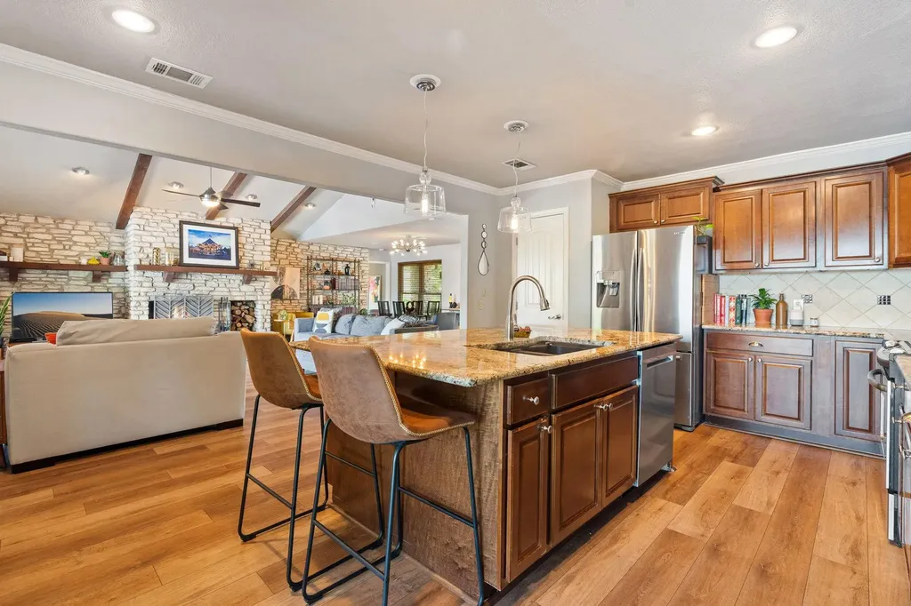 21206 National Drive Lago Vista TX 78645