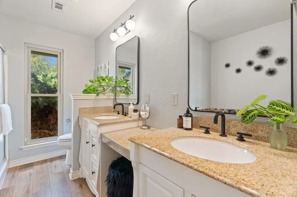 21206 National Drive Lago Vista TX 78645