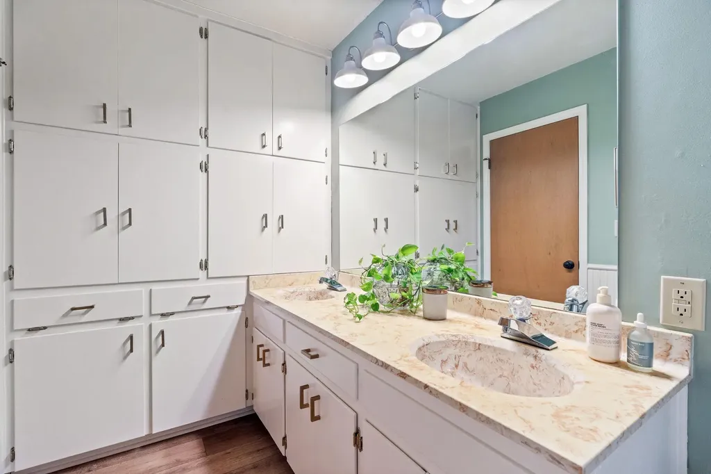 21206 National Drive Lago Vista TX 78645