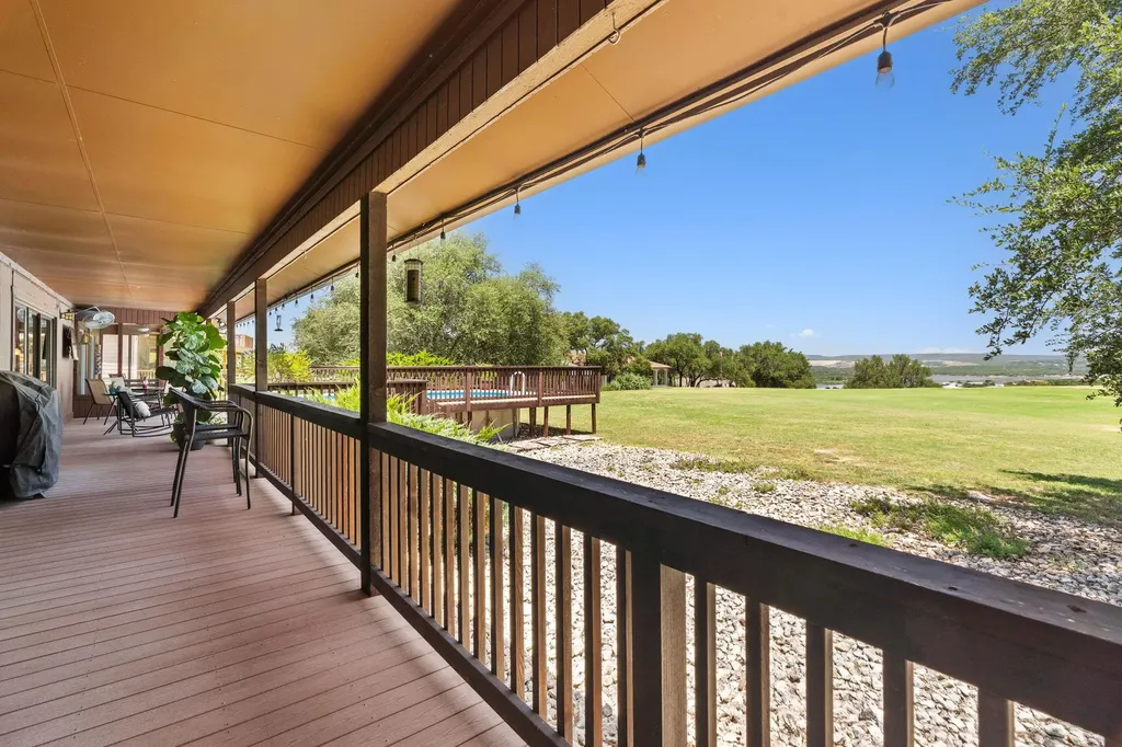 21206 National Drive Lago Vista TX 78645