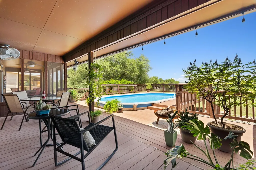 21206 National Drive Lago Vista TX 78645