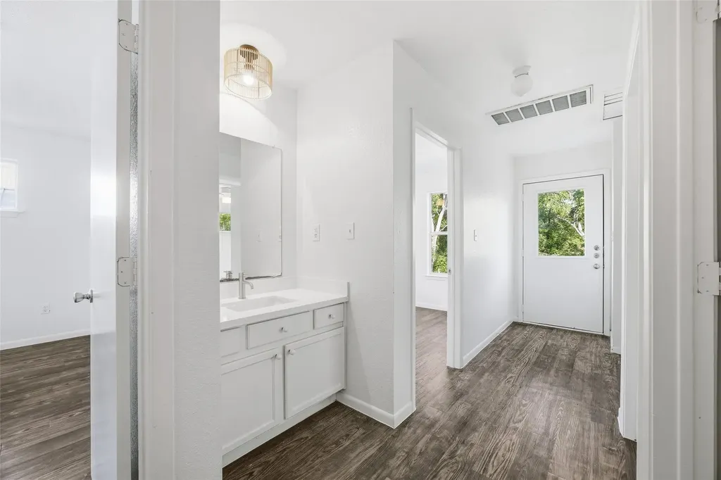 1106 Delano Street Austin TX 78721