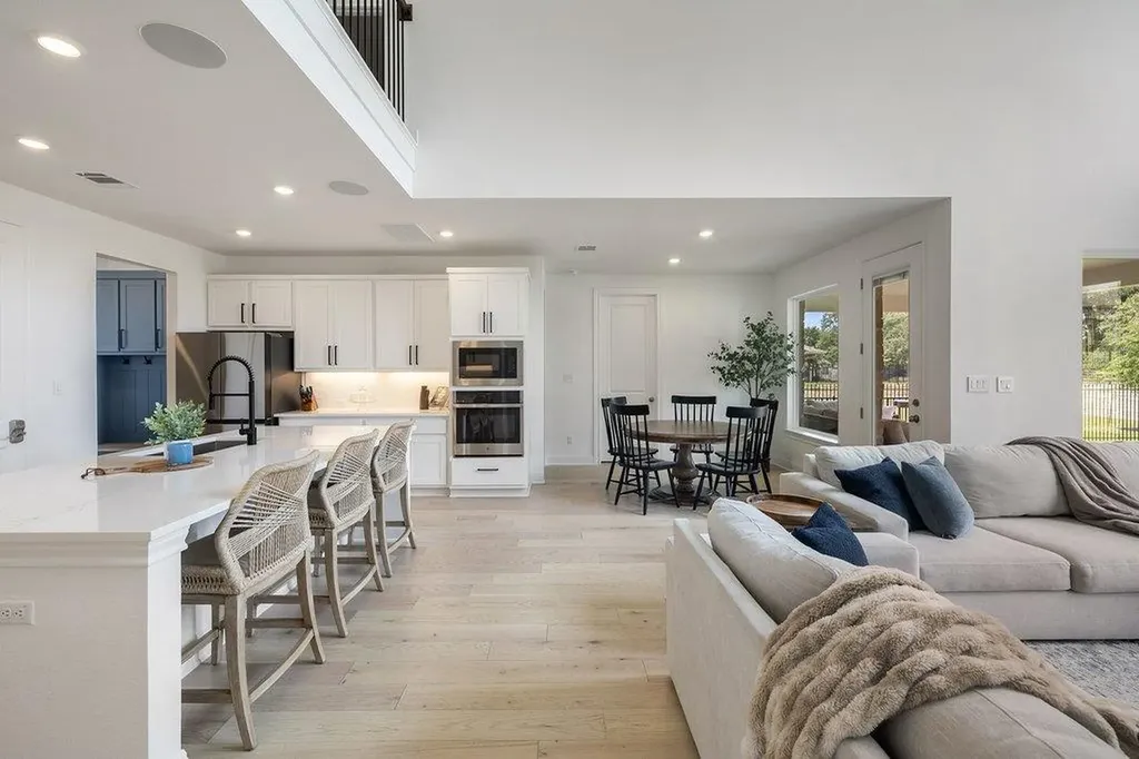 365 Pear Tree Lane Austin TX 78737