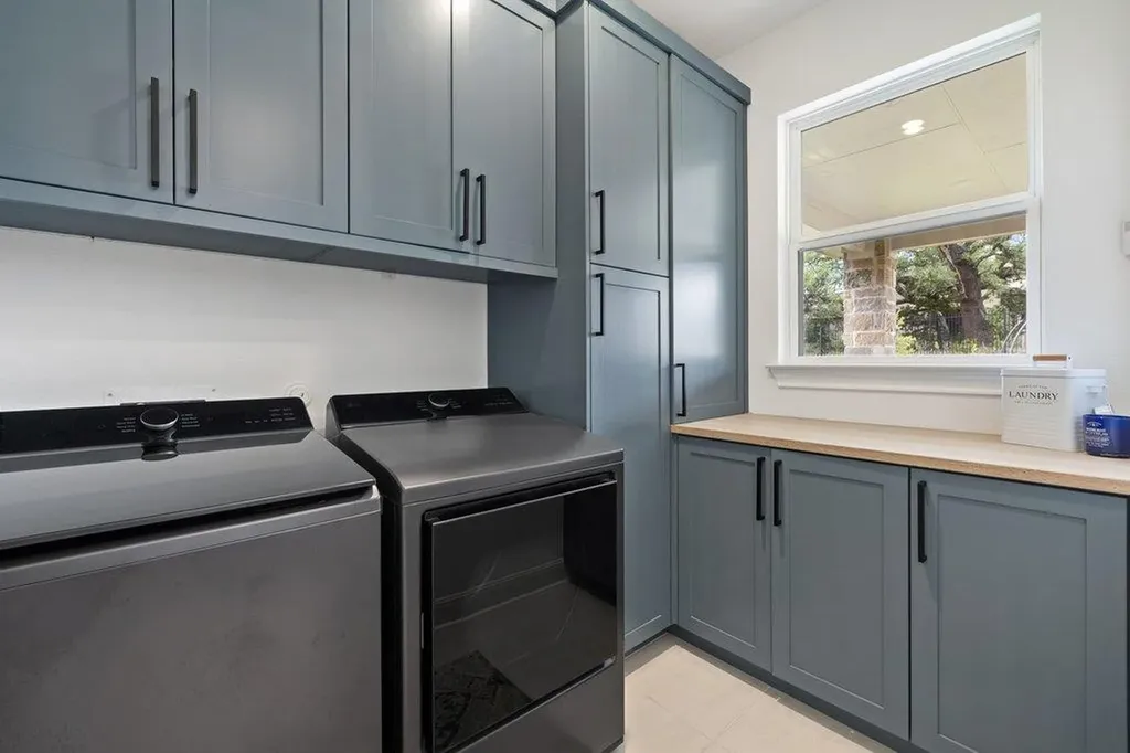 365 Pear Tree Lane Austin TX 78737