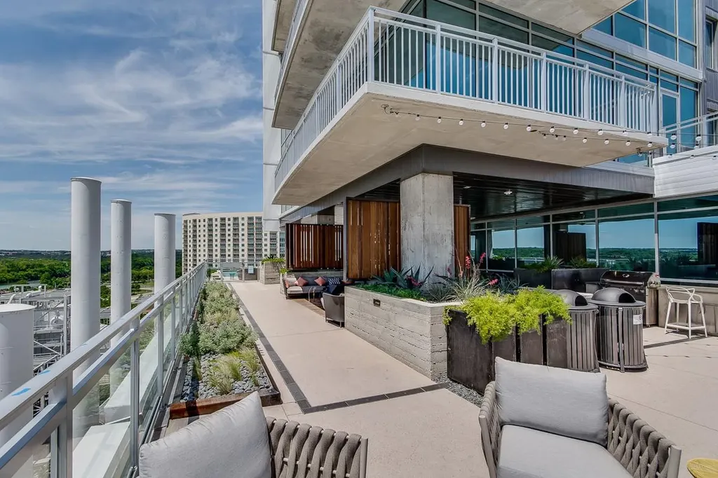 222 West Avenue Austin TX 78701
