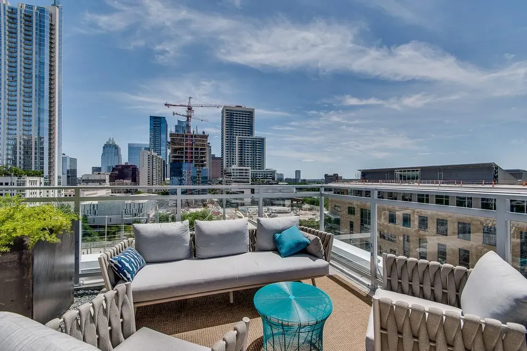 222 West Avenue Austin TX 78701