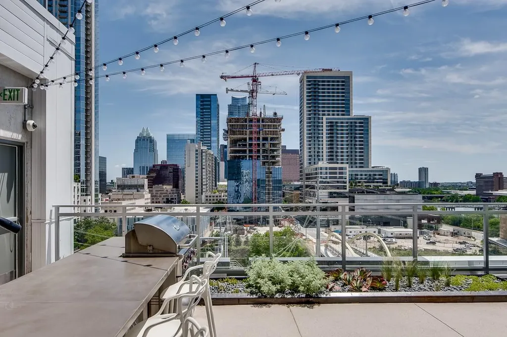 222 West Avenue Austin TX 78701