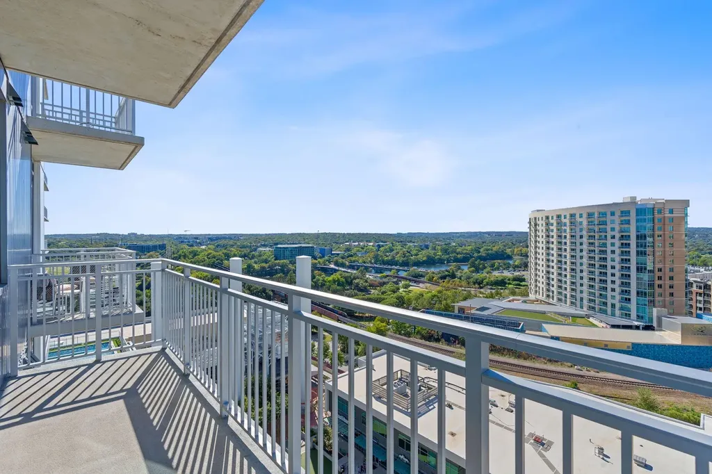 222 West Avenue Austin TX 78701