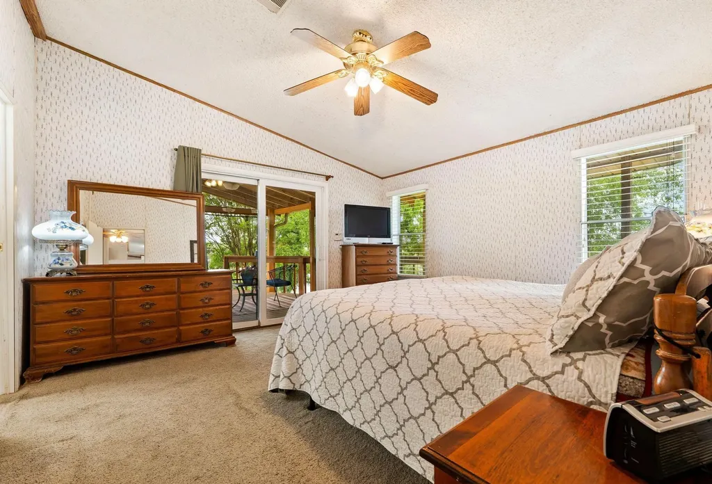 1019 Lake Shore Drive Spicewood TX 78669