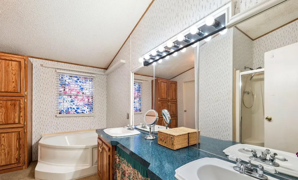 1019 Lake Shore Drive Spicewood TX 78669