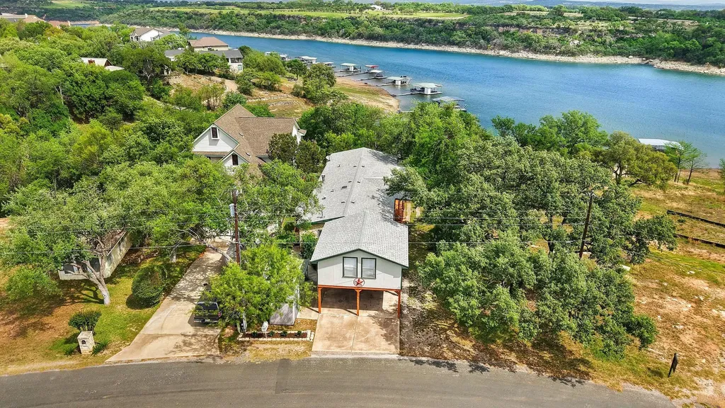 1019 Lake Shore Drive Spicewood TX 78669