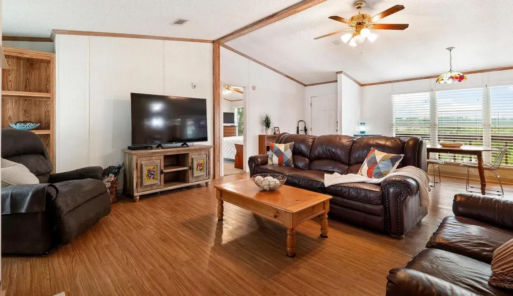 1019 Lake Shore Drive Spicewood TX 78669