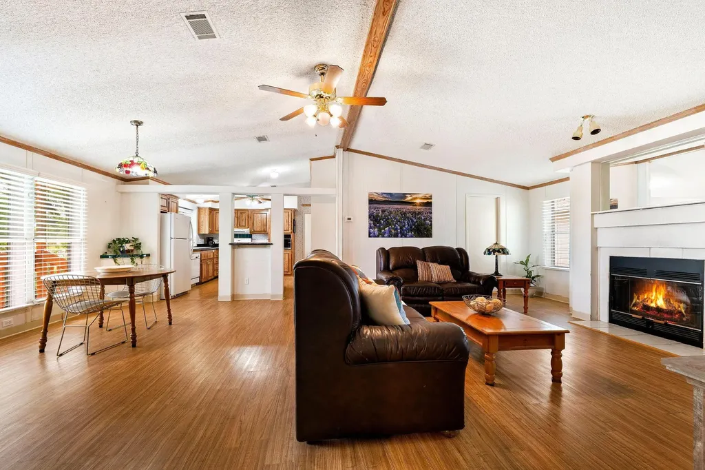1019 Lake Shore Drive Spicewood TX 78669