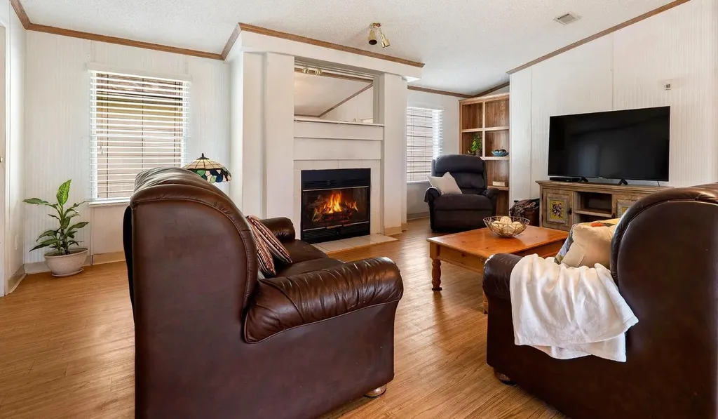 1019 Lake Shore Drive Spicewood TX 78669