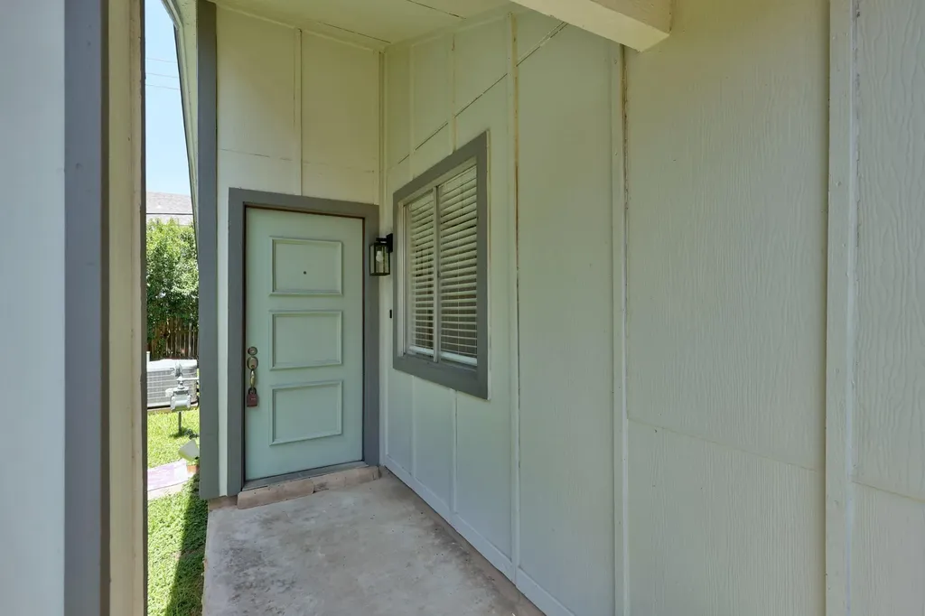 9445 Singing Quail Drive Austin TX 78758