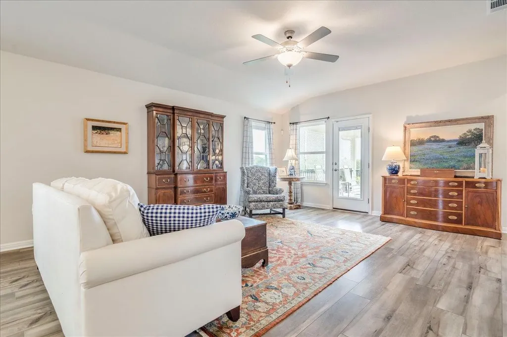 145 El Capitan Loop Dripping Springs TX 78620
