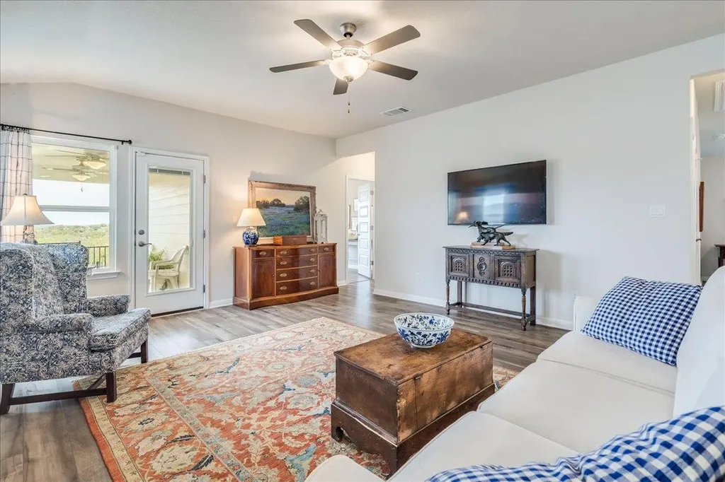 145 El Capitan Loop Dripping Springs TX 78620