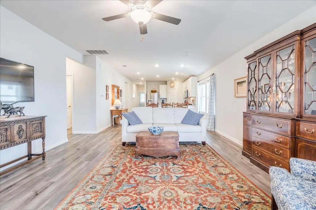 145 El Capitan Loop Dripping Springs TX 78620