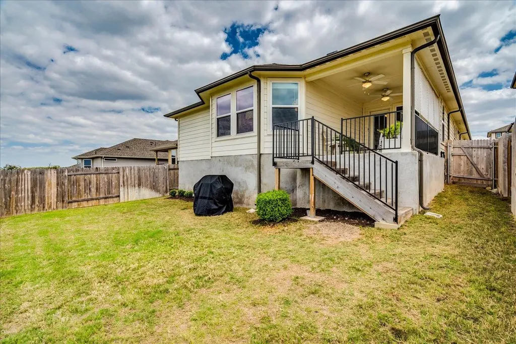145 El Capitan Loop Dripping Springs TX 78620