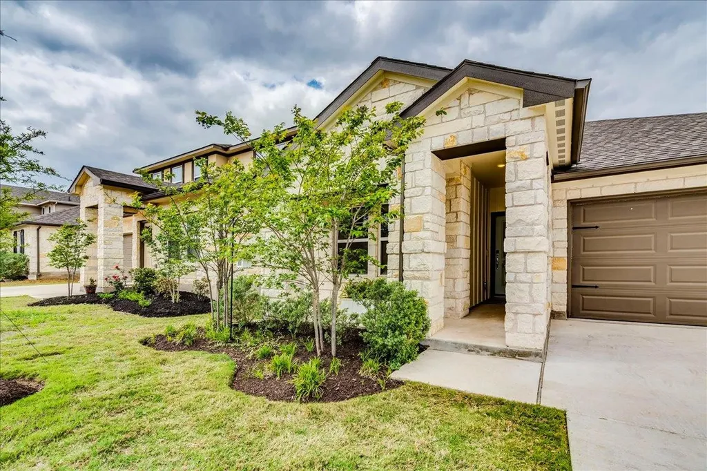 145 El Capitan Loop Dripping Springs TX 78620