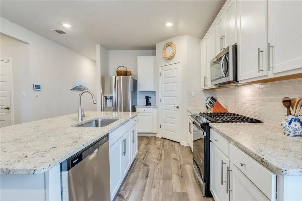 145 El Capitan Loop Dripping Springs TX 78620