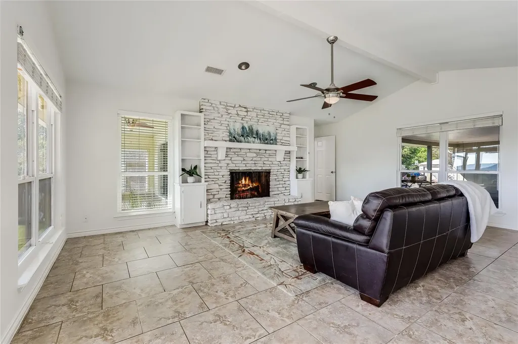 2802 Douglas Cove Lago Vista TX 78645