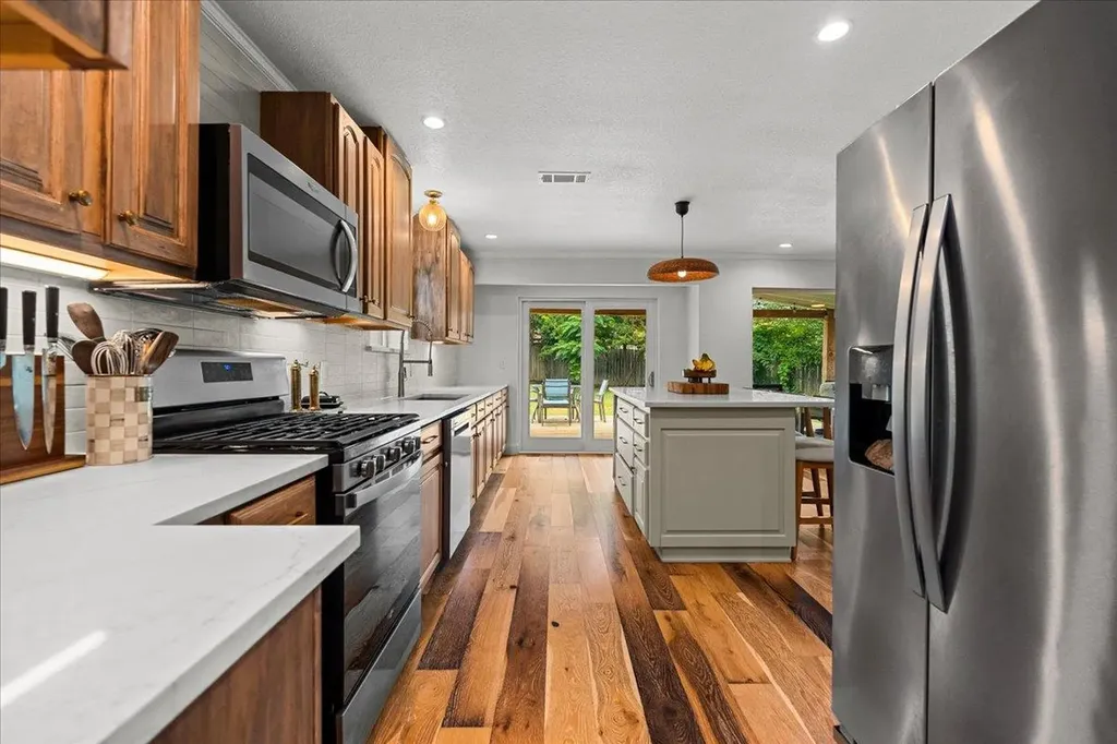 2802 Leeds Cove Austin TX 78745