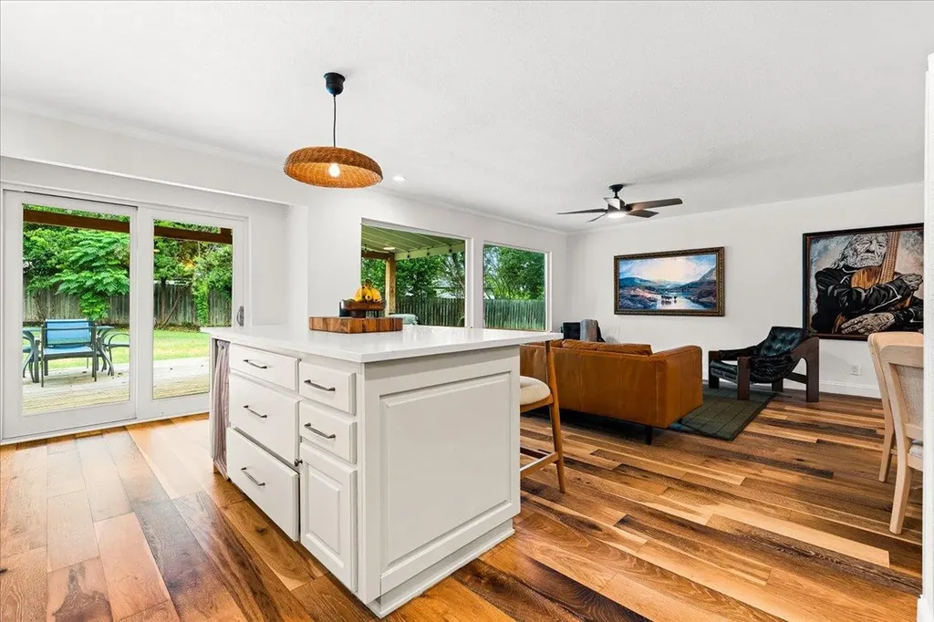 2802 Leeds Cove Austin TX 78745