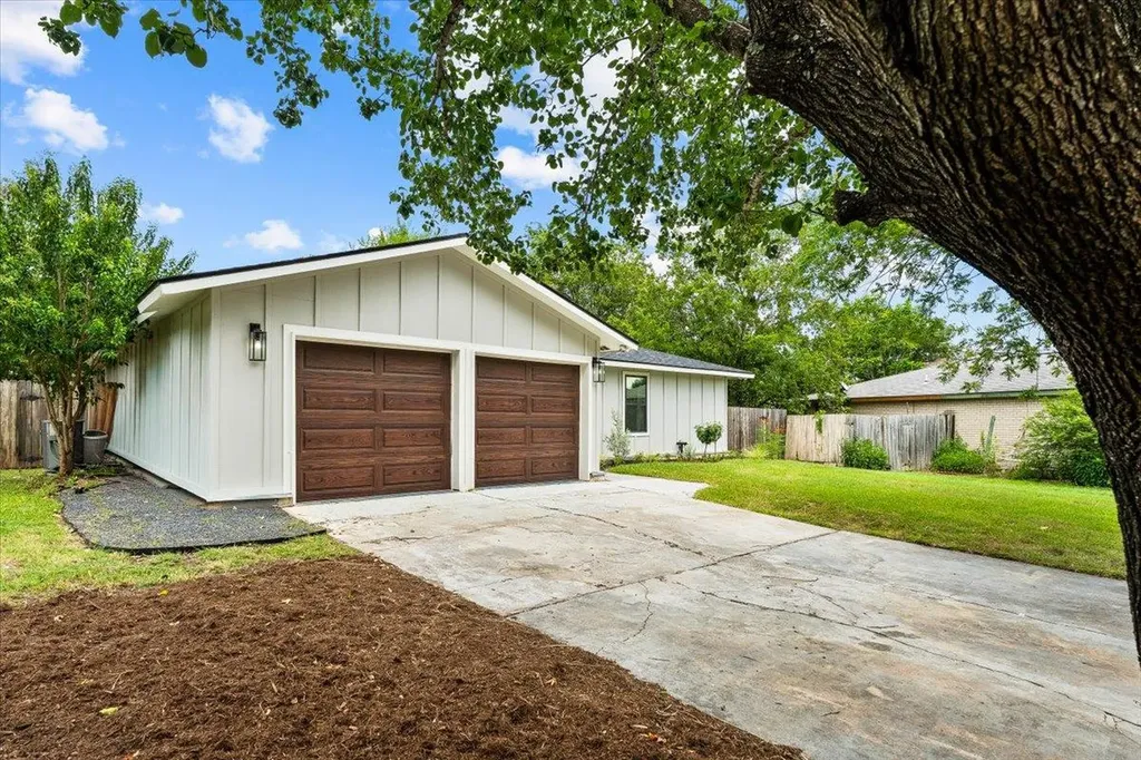 2802 Leeds Cove Austin TX 78745