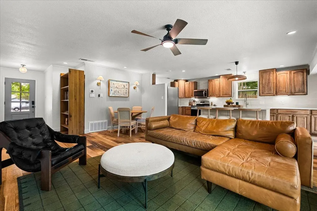 2802 Leeds Cove Austin TX 78745
