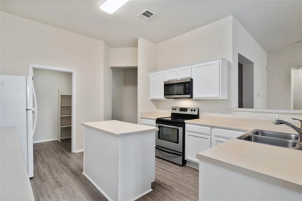 3924 Links Lane Round Rock TX 78664