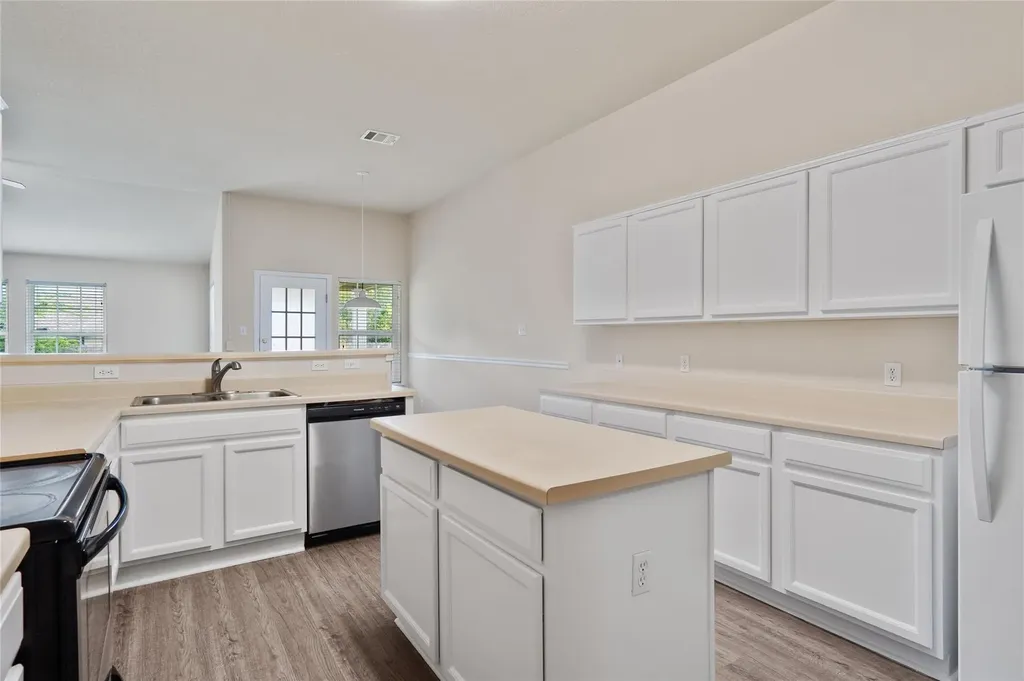 3924 Links Lane Round Rock TX 78664