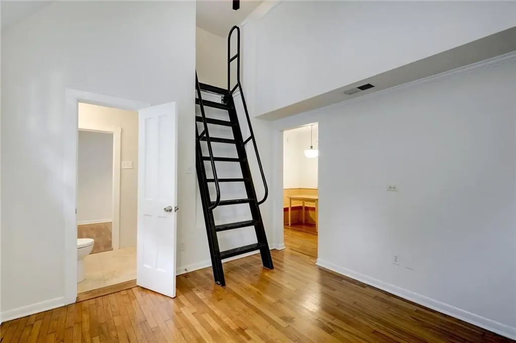 1110 W 22nd Street Austin TX 78705