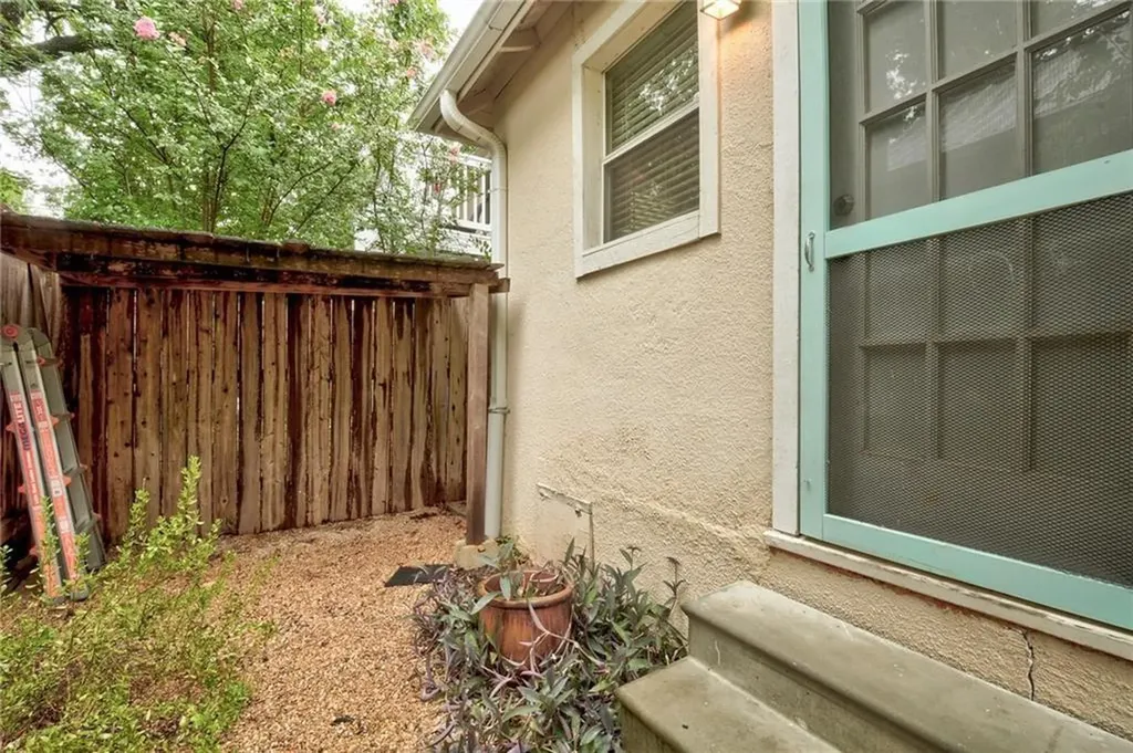 1110 W 22nd Street Austin TX 78705