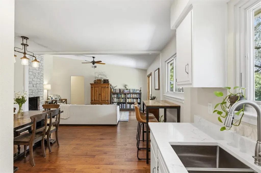 617 Blackberry Drive Austin TX 78745