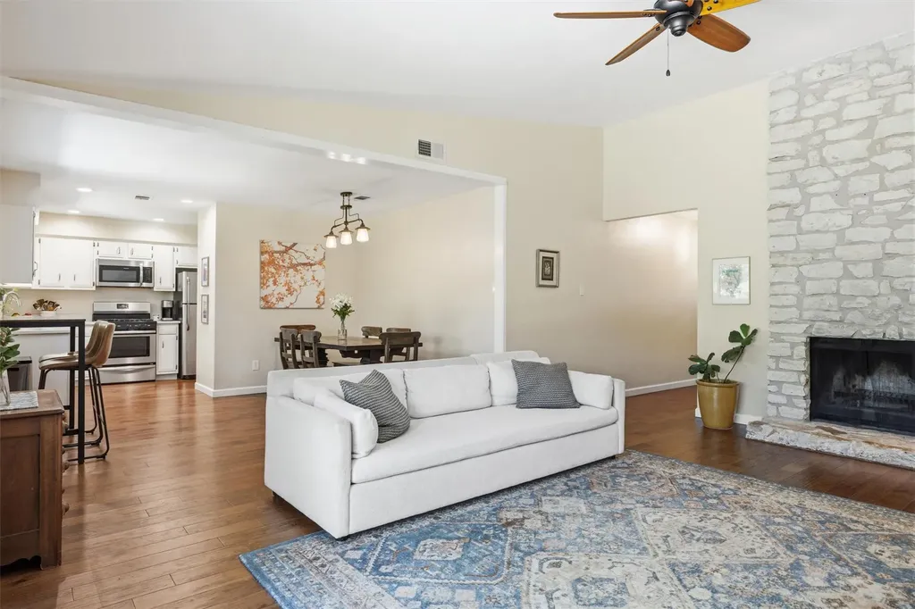 617 Blackberry Drive Austin TX 78745