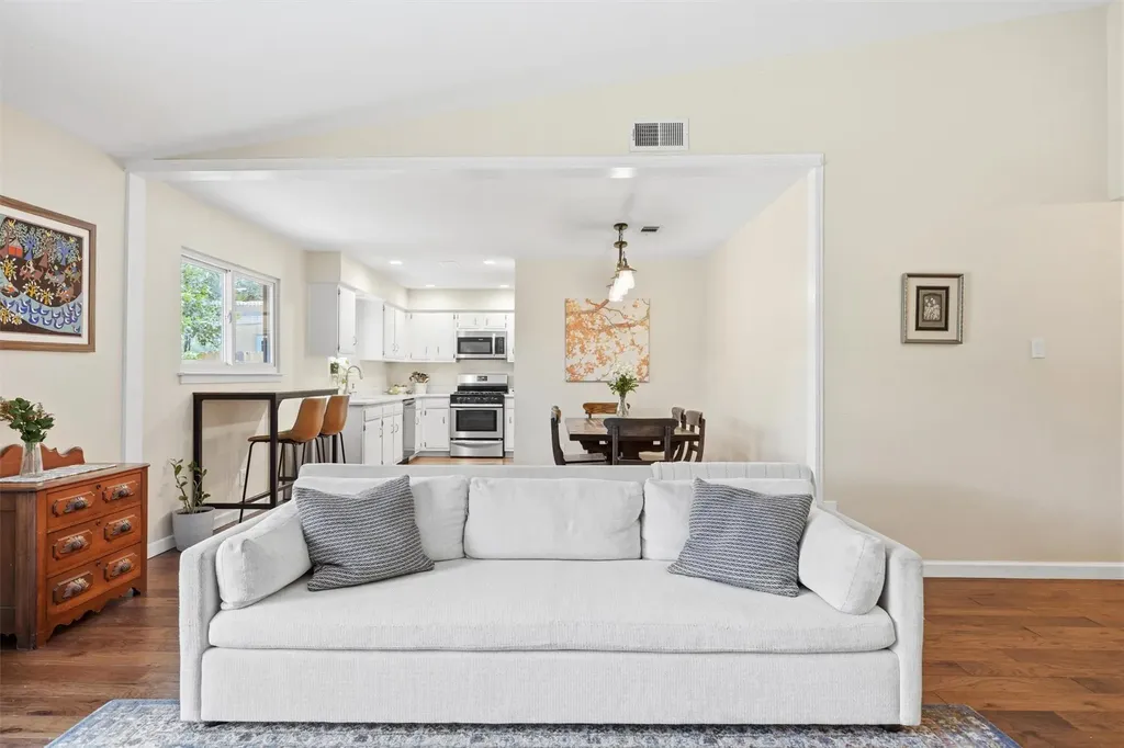 617 Blackberry Drive Austin TX 78745