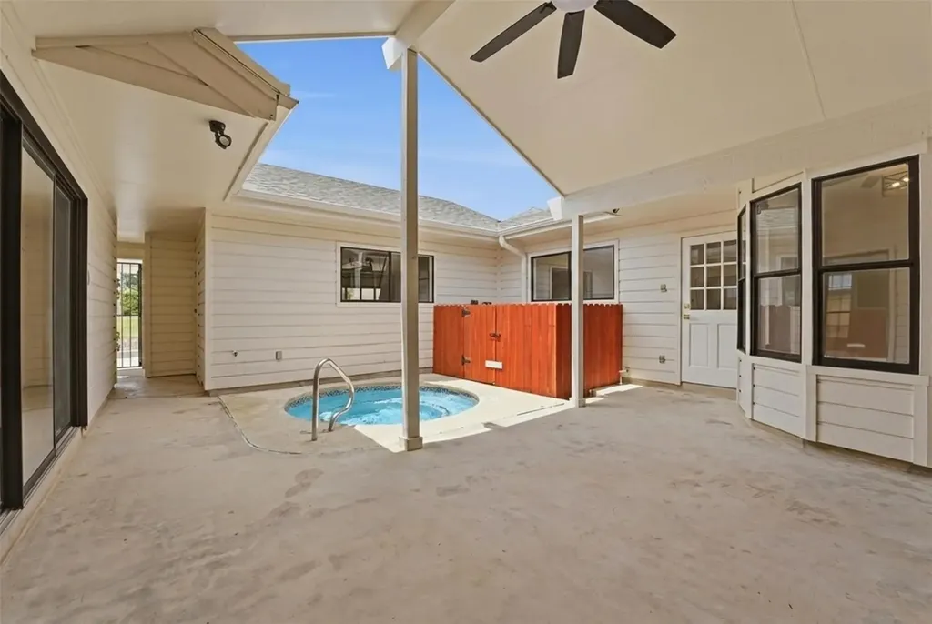 5910 Crescent Falls Windcrest TX 78239