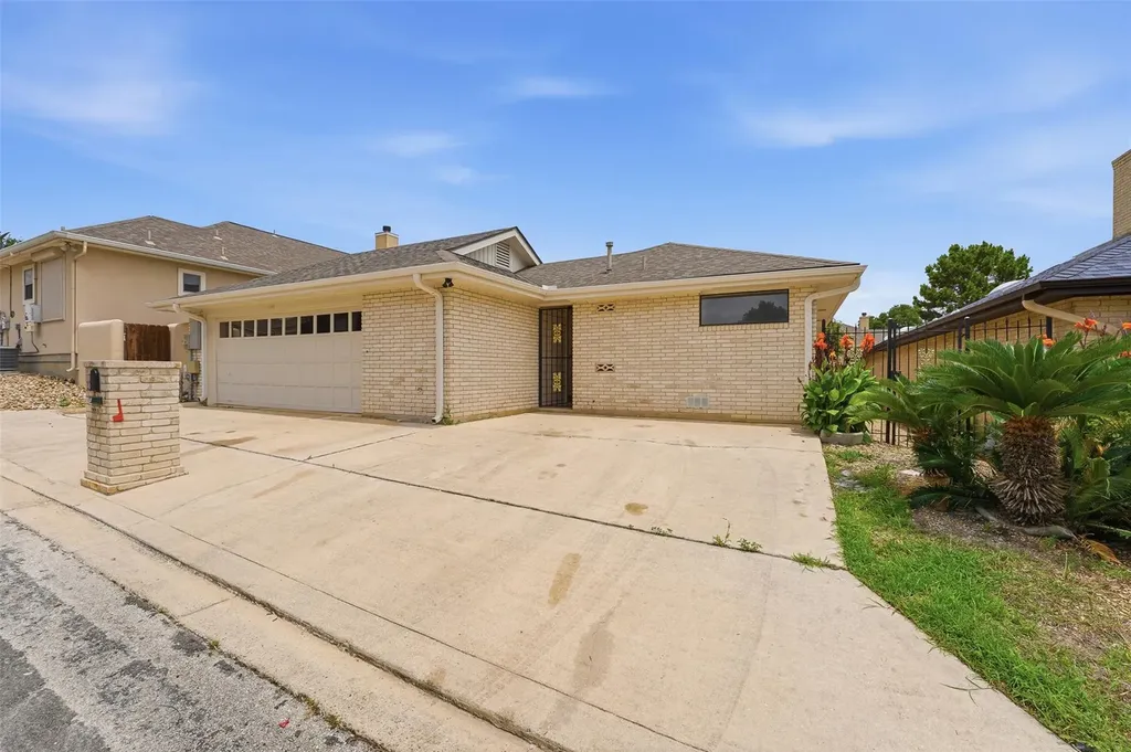 5910 Crescent Falls Windcrest TX 78239