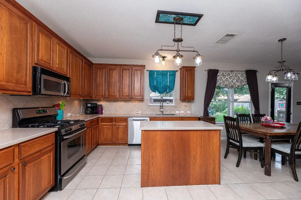 1114 Calistoga Drive Leander TX 78641
