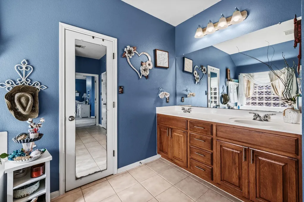 1114 Calistoga Drive Leander TX 78641