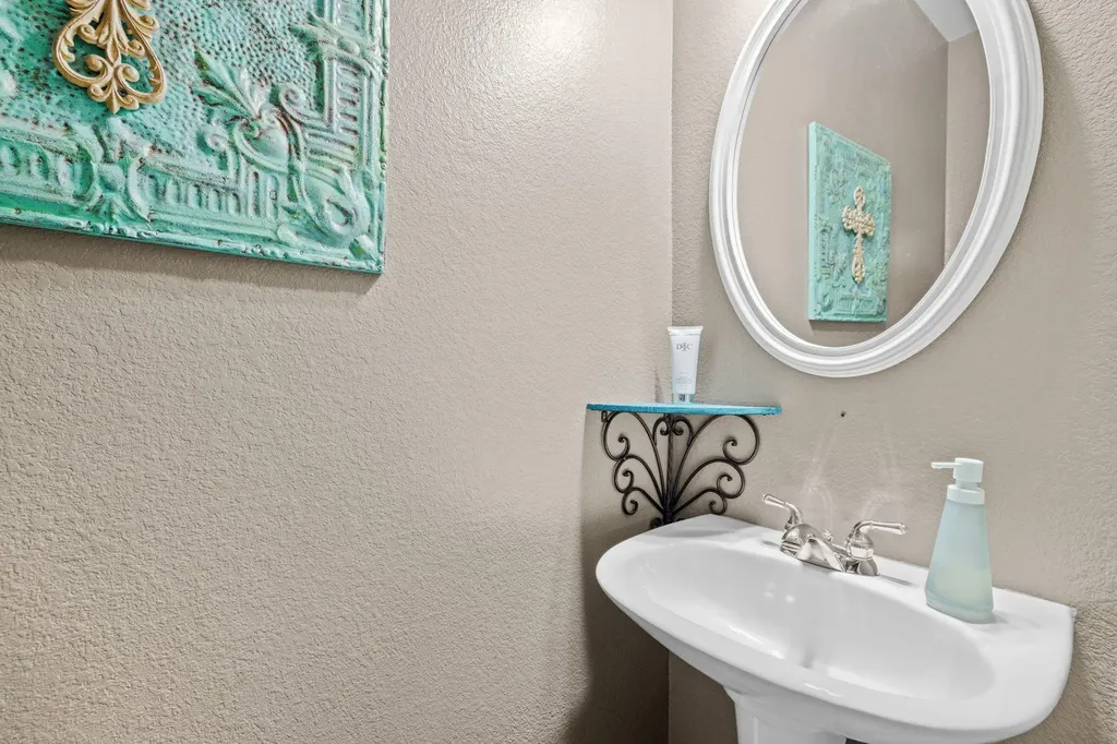 1114 Calistoga Drive Leander TX 78641