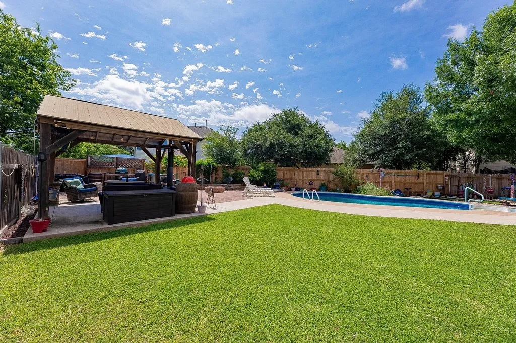 1114 Calistoga Drive Leander TX 78641