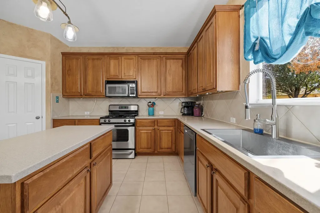 1114 Calistoga Drive Leander TX 78641