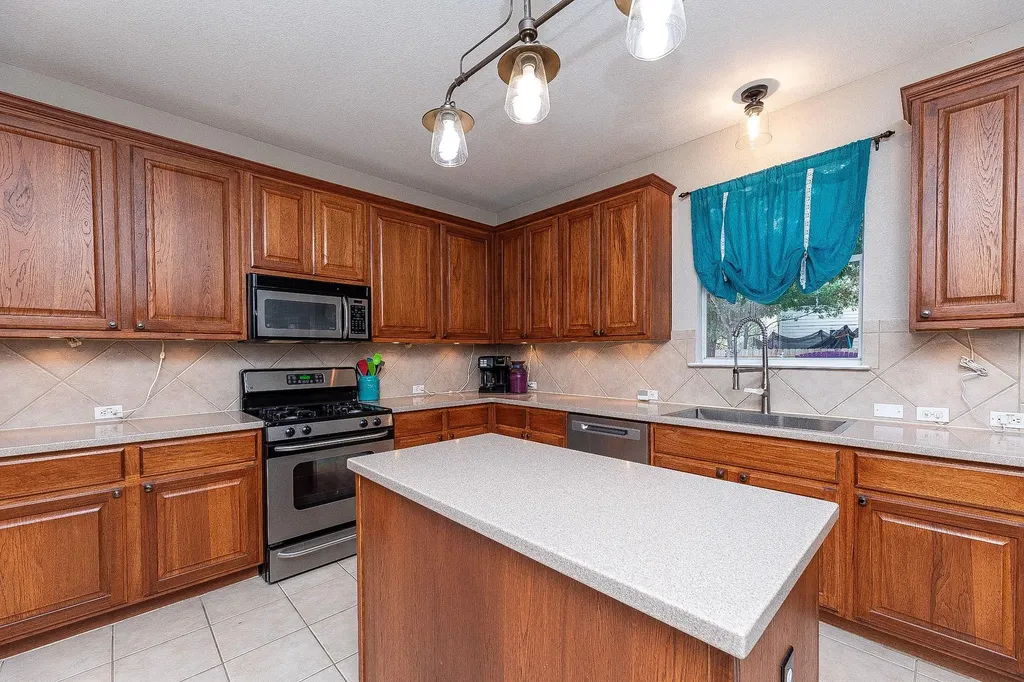 1114 Calistoga Drive Leander TX 78641