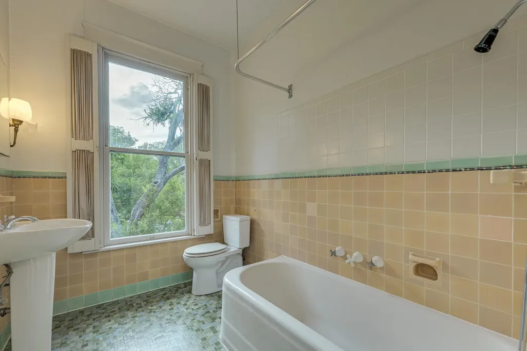 614 W 32nd Street Austin TX 78705