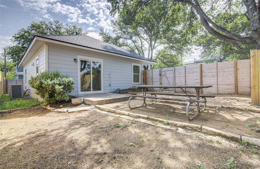 1122 Mansell Avenue Austin TX 78721